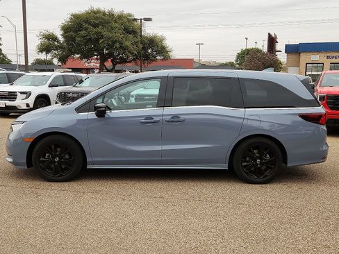 Used 2023 Honda Odyssey Sport image 2
