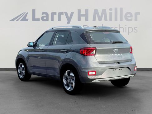 New 2026 Hyundai Venue SEL FWD image 5