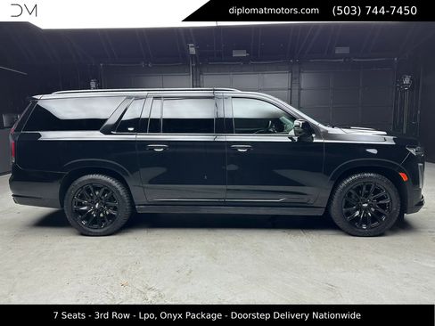 Used 2023 Cadillac Escalade ESV Sport Platinum w/ LPO, ONYX Package AWD/4WD image 8