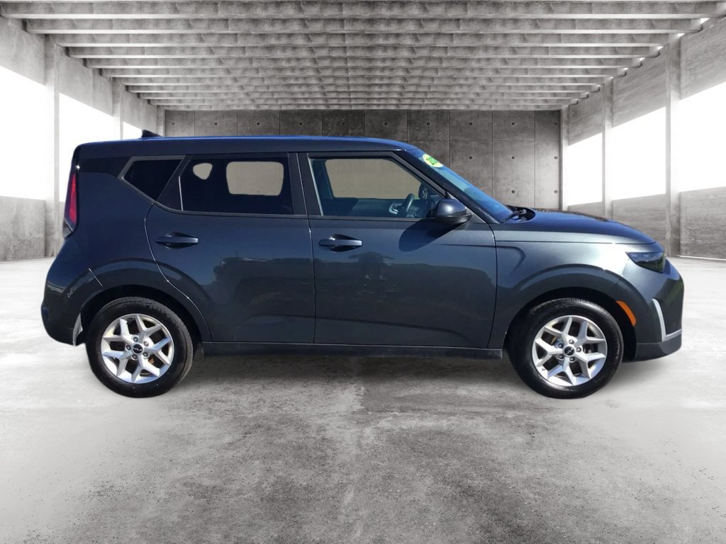 Used 2024 Kia Soul LX w/ Option Group 015 FWD image 4