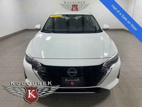 Used 2025 Nissan Sentra SV FWD image 2