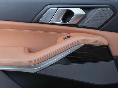 Used 2025 BMW X5 xDrive40i w/ Executive Package image 30