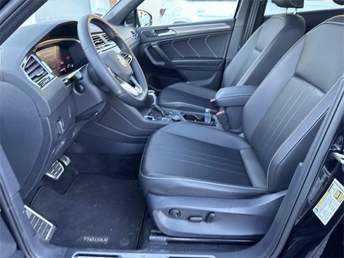 Certified 2024 Volkswagen Tiguan SE R-Line image 13