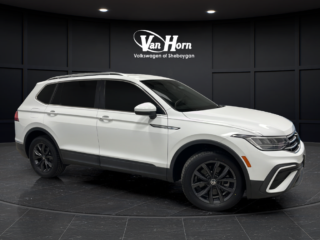 Used 2022 Volkswagen Tiguan SE AWD/4WD image 1
