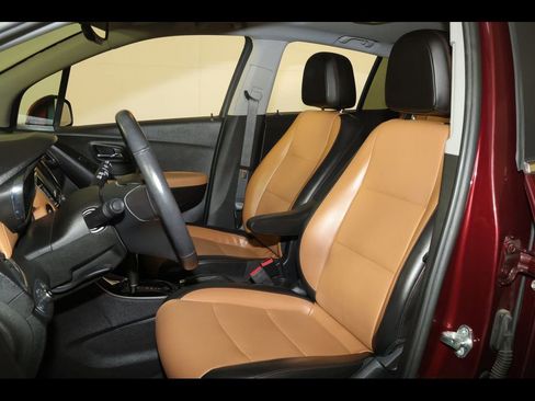 Used 2017 Chevrolet Trax Premier w/ Driver Confidence II Package AWD/4WD image 13