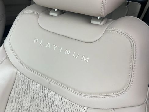 Used 2023 Ford Explorer Platinum AWD/4WD image 37