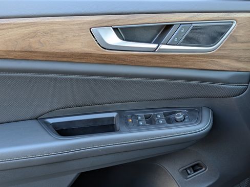 Used 2025 Volkswagen Atlas SE w/ Panoramic Sunroof Package image 16