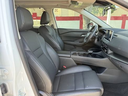 Used 2024 Nissan Rogue SV w/ SV Premium Package FWD image 28