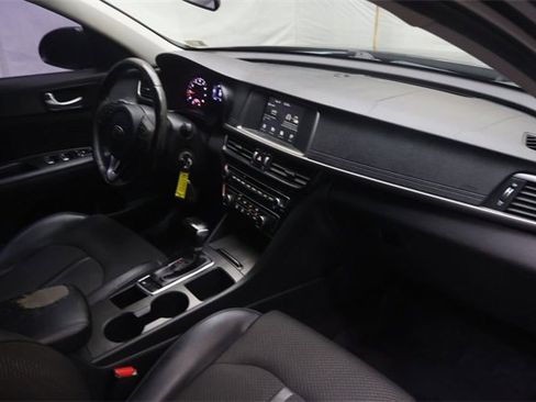 Used 2018 Kia Optima S w/ 18" Alloy Wheels Package image 13
