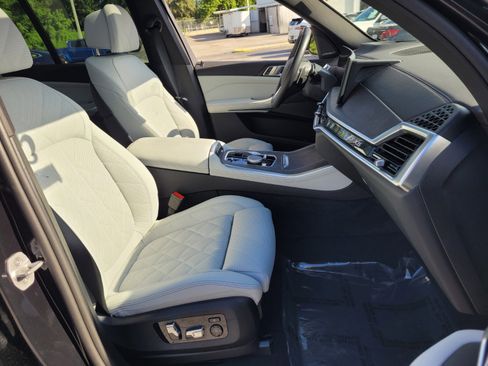 New 2025 BMW X5 xDrive50e w/ Climate Comfort Package image 17