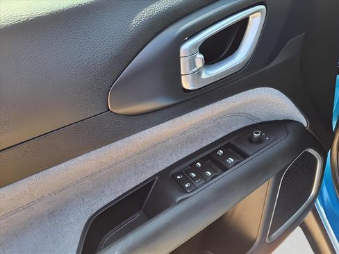 Used 2023 Jeep Compass Latitude w/ Convenience Group image 11