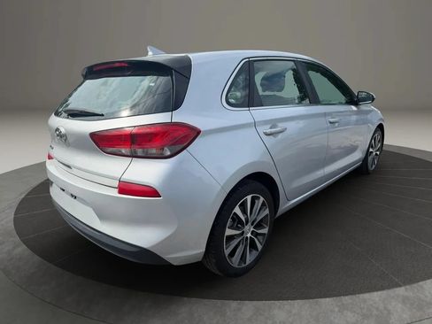 Used 2019 Hyundai Elantra GT FWD image 5