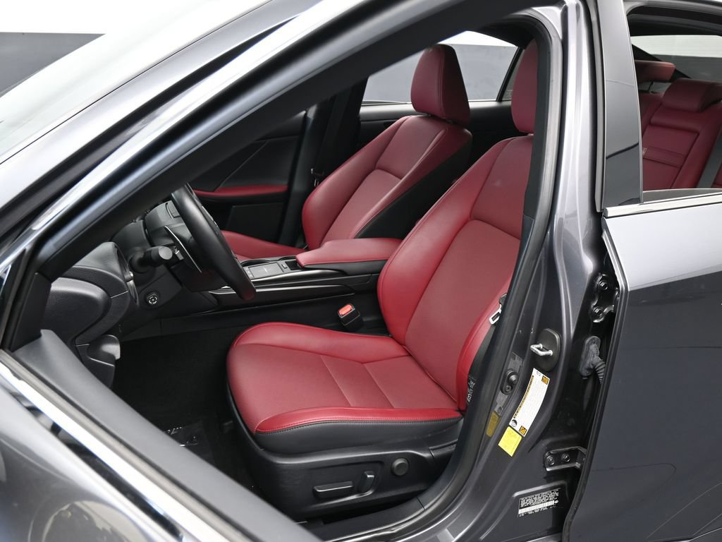 Used 2025 Lexus IS 300 w/ Premium Package RWD image 11