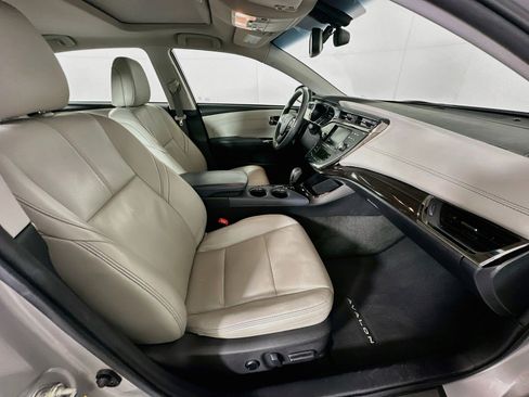 Used 2013 Toyota Avalon Limited w/ Technology Pkg FWD image 32