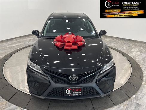 Used 2019 Toyota Camry SE w/ Convenience Package FWD image 2