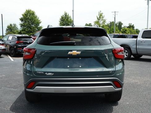 Used 2025 Chevrolet Trax LT FWD image 7