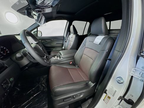 Used 2025 Honda Ridgeline Black Edition image 11