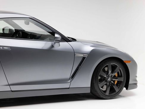 Used 2010 Nissan GT-R Premium AWD/4WD image 37