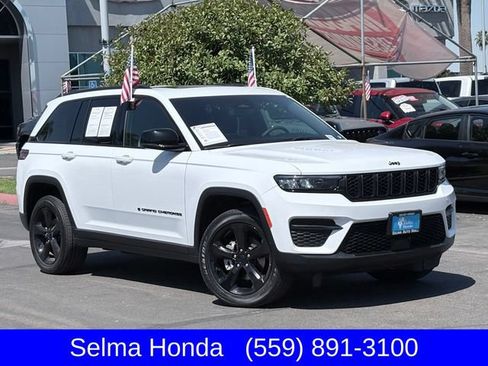 Used 2023 Jeep Grand Cherokee Altitude AWD/4WD image 2