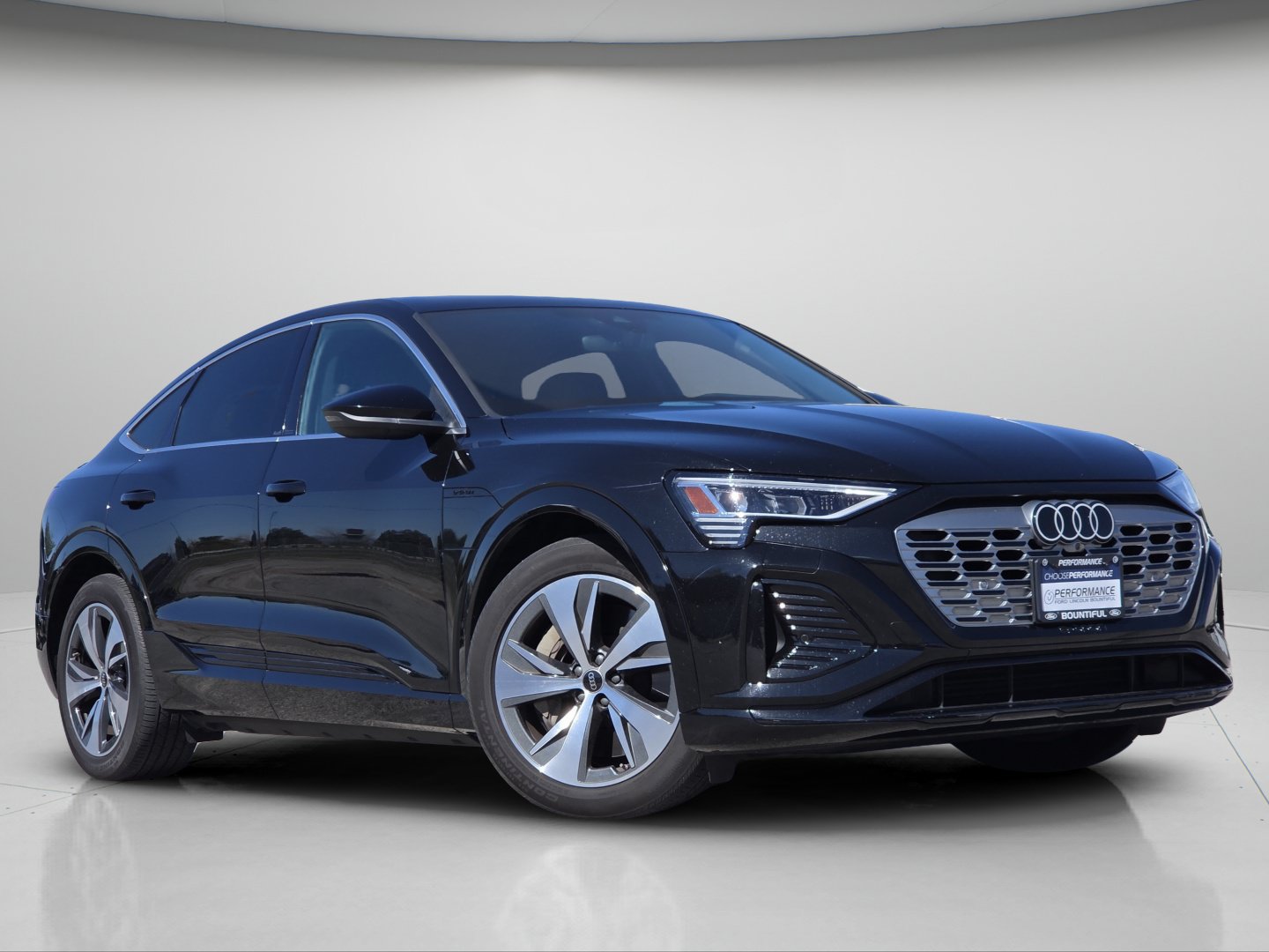 Used 2024 Audi Q8 e-tron Premium AWD/4WD image 2