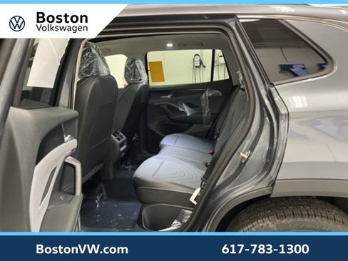 New 2026 Volkswagen Tiguan SE image 8