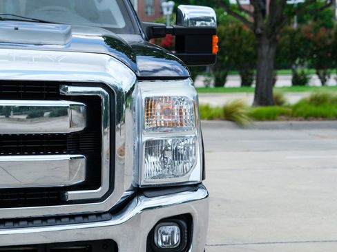 Used 2015 Ford F250 XLT w/ XLT Premium Package AWD/4WD image 6