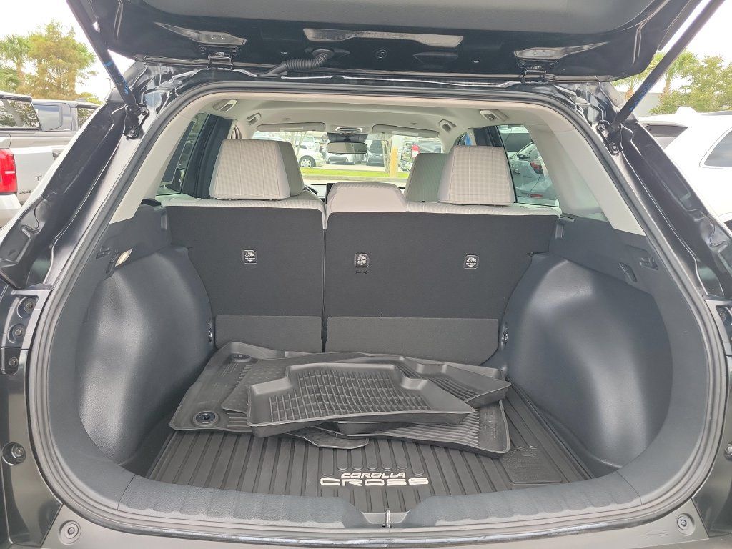 Used 2023 Toyota Corolla Cross L FWD image 29