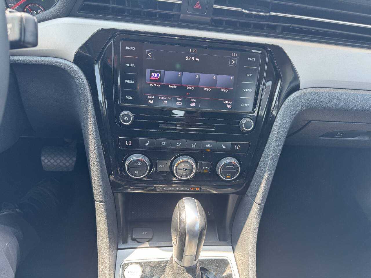 Used 2021 Volkswagen Passat 2.0T SE FWD image 27