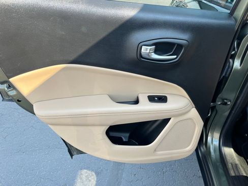 Used 2018 Jeep Compass Sport AWD/4WD image 19