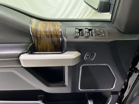 Used 2019 Ford F150 Lariat image 24