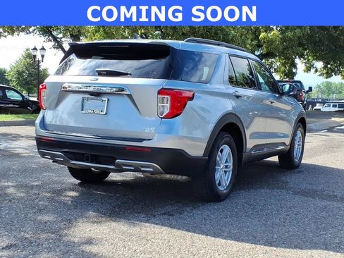 Used 2024 Ford Explorer XLT w/ Equipment Group 202A AWD/4WD image 5
