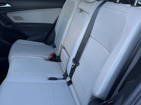 Used 2021 Volkswagen Tiguan SE R-Line image 14