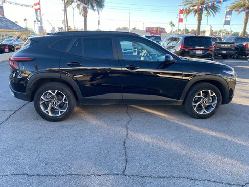 Used 2025 Chevrolet Trax LT image 5