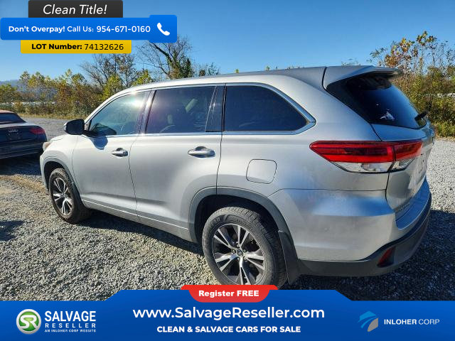 Used 2017 Toyota Highlander LE AWD/4WD image 3