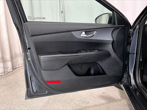 Used 2021 Kia Forte LXS FWD image 17