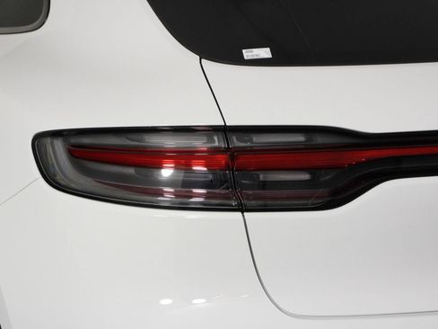 Certified 2026 Porsche Macan AWD/4WD image 21