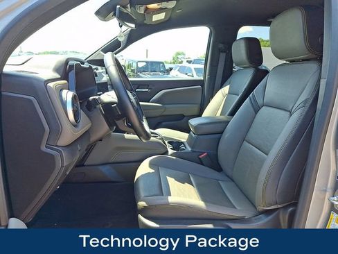 Used 2025 Chevrolet Colorado ZR2 w/ Midnight Edition AWD/4WD image 2