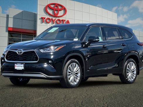Certified 2026 Toyota Highlander Platinum AWD/4WD image 7