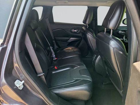 Used 2020 Jeep Cherokee Limited FWD image 31