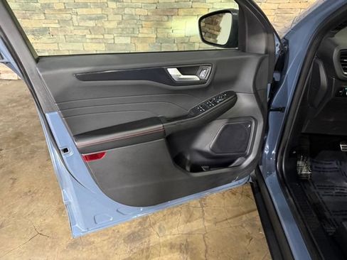 Used 2023 Ford Escape ST-Line w/ Tech Pack #1 AWD/4WD image 9