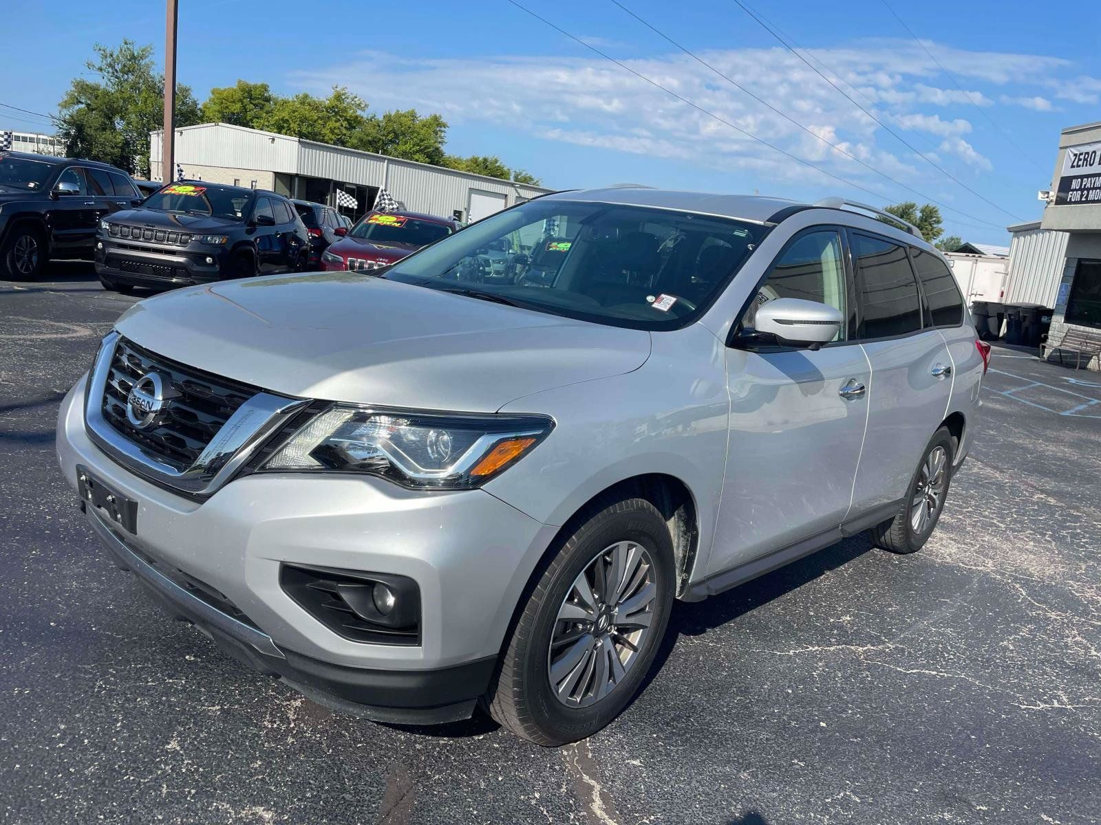 Used 2019 Nissan Pathfinder SL FWD image 3