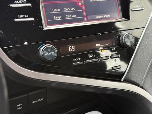 Used 2018 Toyota Camry SE image 28