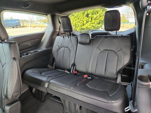 New 2026 Chrysler Pacifica Select image 28