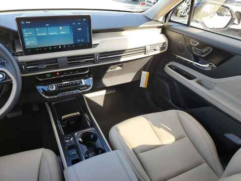 New 2026 Lincoln Corsair Premiere image 17