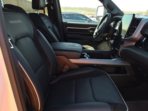 Used 2025 RAM 1500 Laramie AWD/4WD image 9