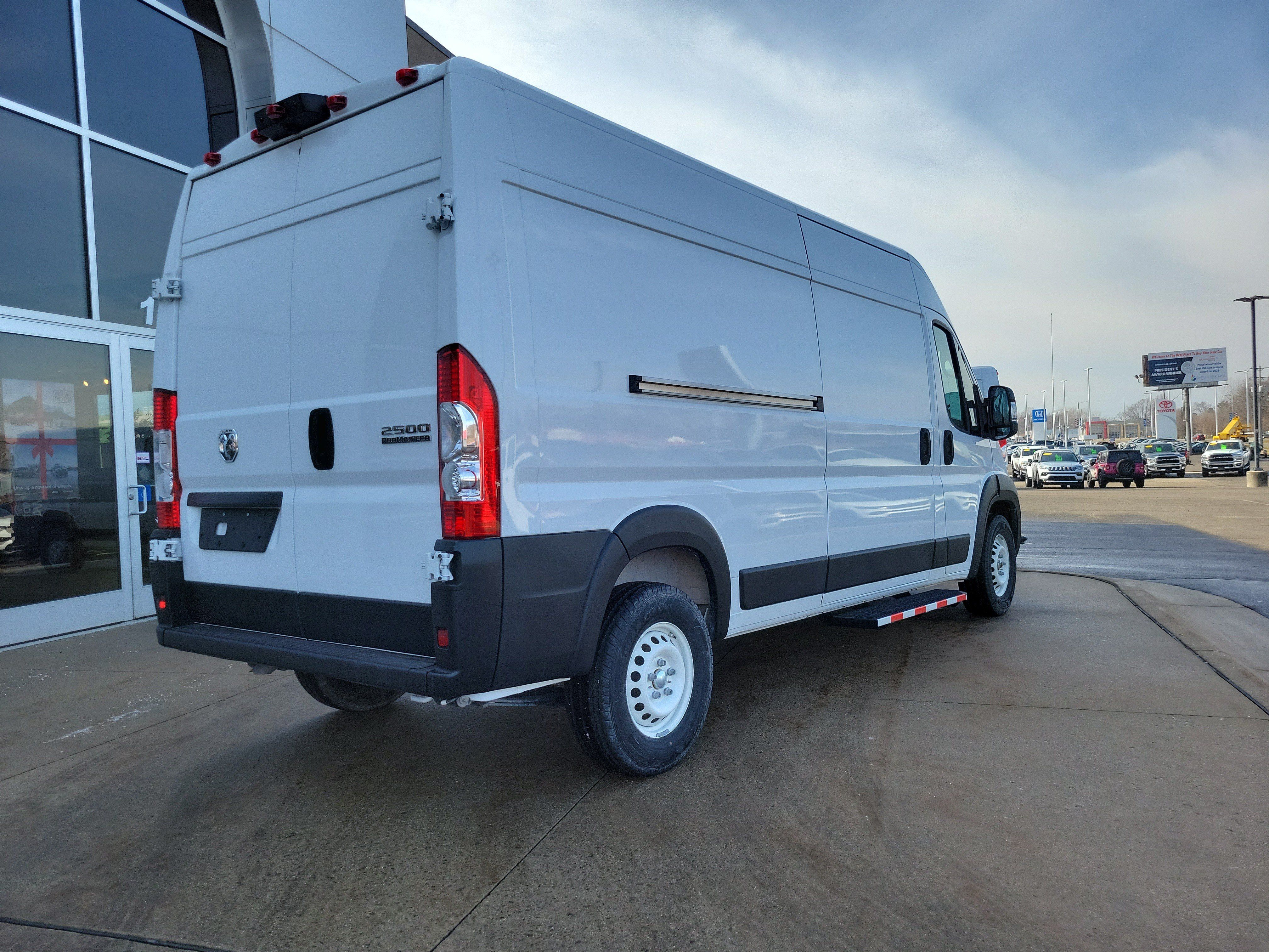 Used 2025 RAM ProMaster 2500 w/ Cold Weather Group FWD image 4