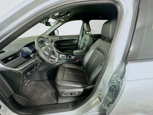 New 2025 Jeep Grand Cherokee Limited image 28