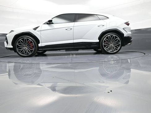 Used 2025 Lamborghini Urus SE AWD/4WD image 40