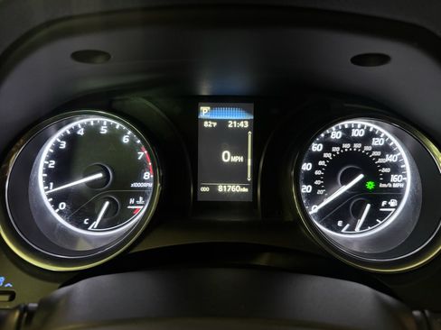 Used 2020 Toyota Camry SE FWD image 22
