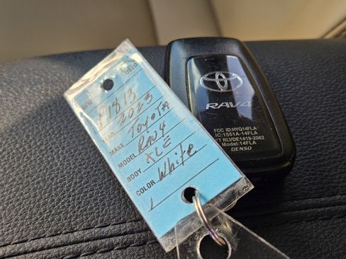 Used 2023 Toyota RAV4 XLE Premium image 32